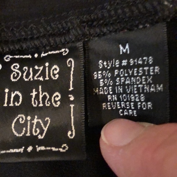 Super cute black stretch skirt by Suzi in the City, sz M, approx 24 in in length - Picture 2 of 4